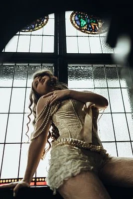 His queen 3